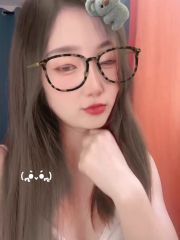 丰满性感翘臀美女
